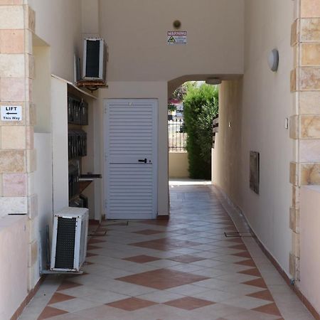 Sunset Apartment With Pool & 10 Mins To Venus Beach بافوس المظهر الخارجي الصورة